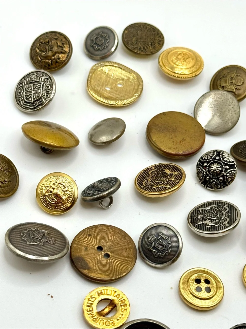 Vintage military and fashion buttons - Lot  7